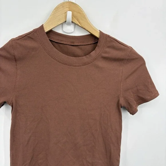 Vuori Pose Fitted Tee Women XSmall Ribbed Cropped Short Sleeve Pilates Yoga Soft - Picture 3 of 10